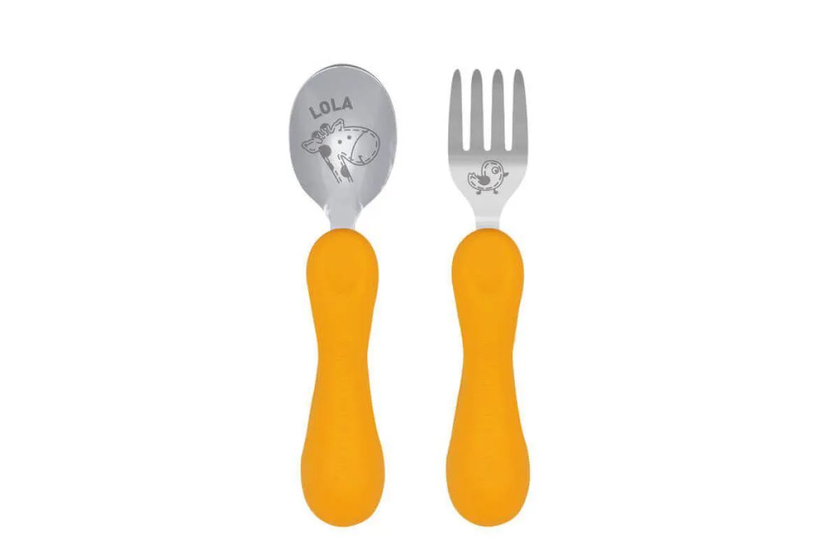 Jogo Anatômico Colher e Garfo com Inox Girafa Lola 2pcs (em Silicone e Inox) - Marcus & Marcus